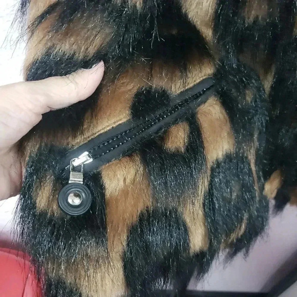 Jamie Sadock Faux Fur Vest - Picture 5 of 9